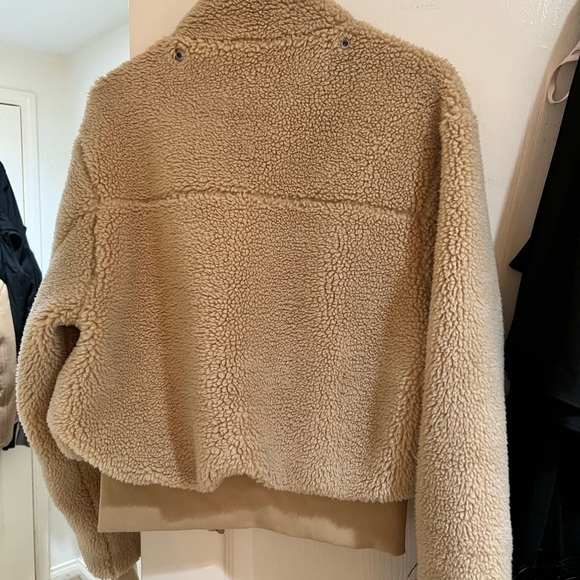 Alo yoga foxy Sherpa - Picture 3 of 3